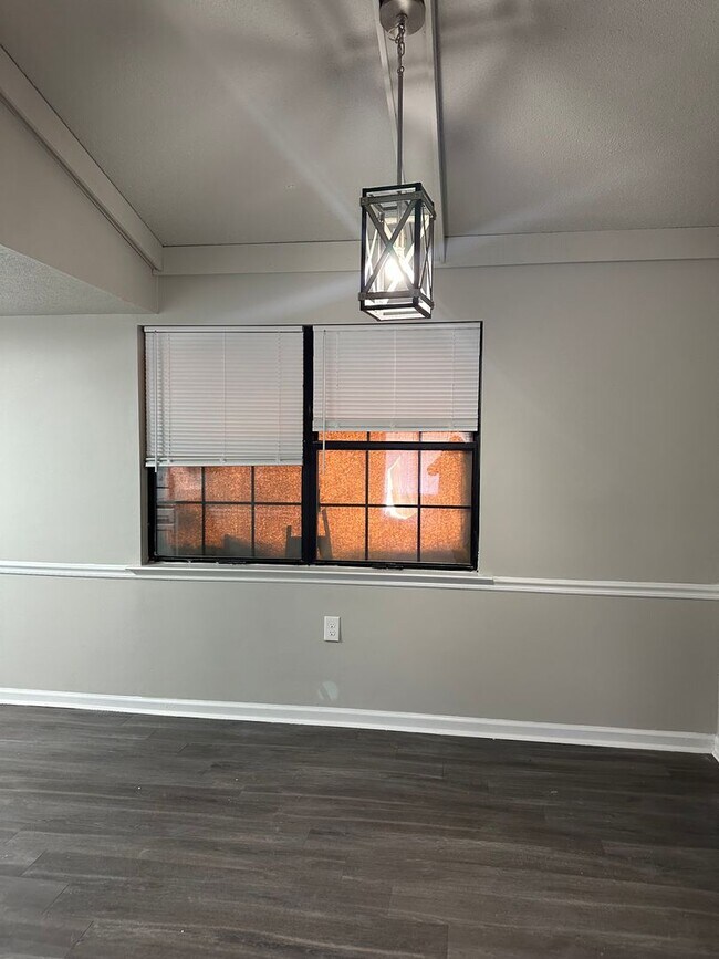 Building Photo - Recently Remodeled 4-Bedroom Home: Style and Convenience Awaits!