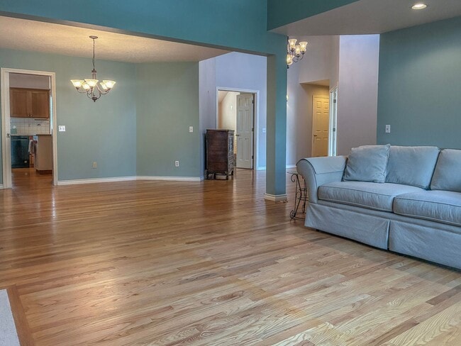 Building Photo - Arranmore 2 Bedroom with Den Available Now !