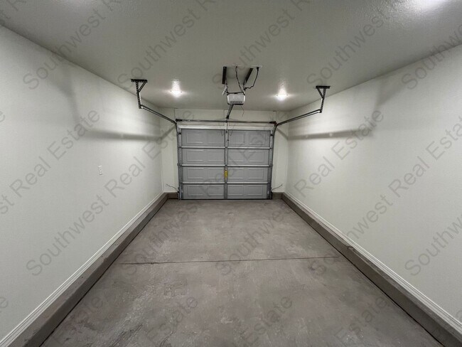 Building Photo - 2121 Bobwhite Ct
