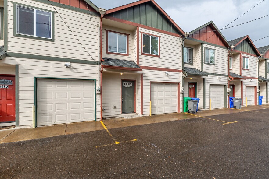 Building Photo - 2988 SE 122nd Ave