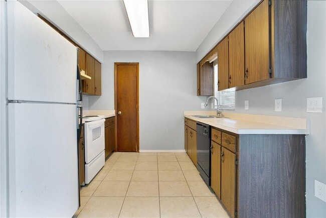 Building Photo - 405 Long Dr
