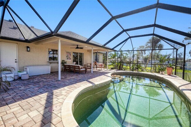 Building Photo - 3021 Palm Dr