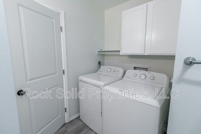 Building Photo - 1203 Crook Ave