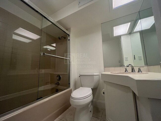 Building Photo - 1400 38th Ave