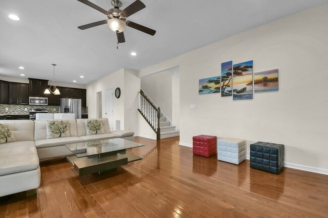Building Photo - Spacious 3 Bedroom Home with Loft, Elegant...
