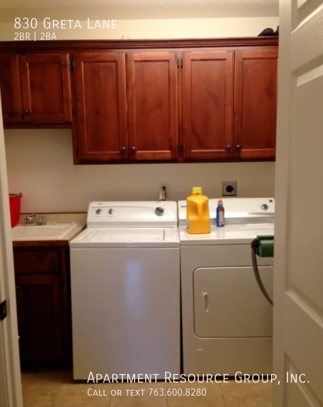Building Photo - 830 Greta Ln