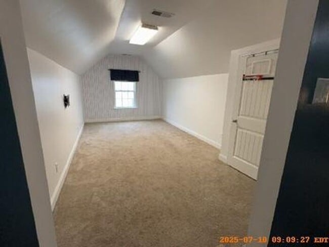 Building Photo - Lexington Living Oasis
