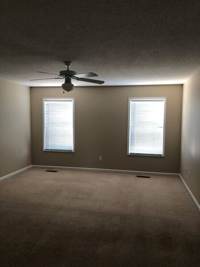 Building Photo - WAKEFIELD SUBDIVISION - Double Garage!  GR...