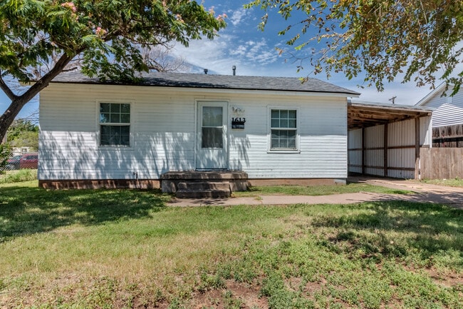 Building Photo - 1613 Nix St