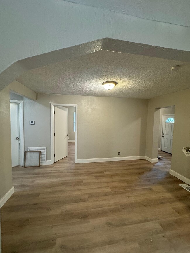 Building Photo - 601 Vera St