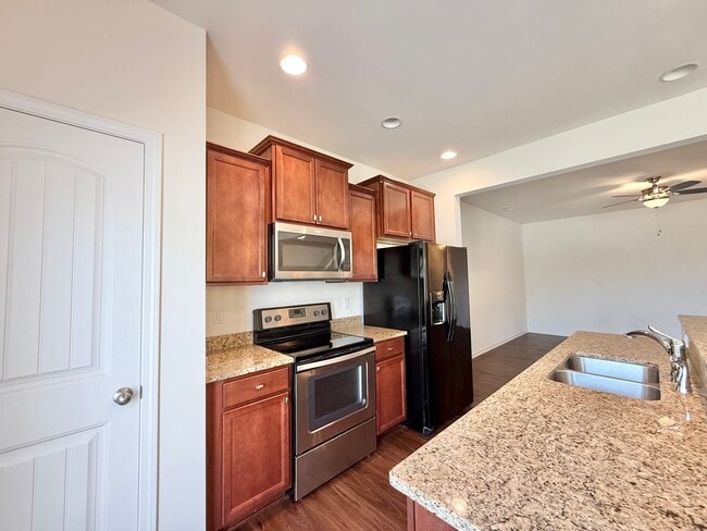 Building Photo - Excellent 3BD, 2.5BA Clayton Townhome Near...