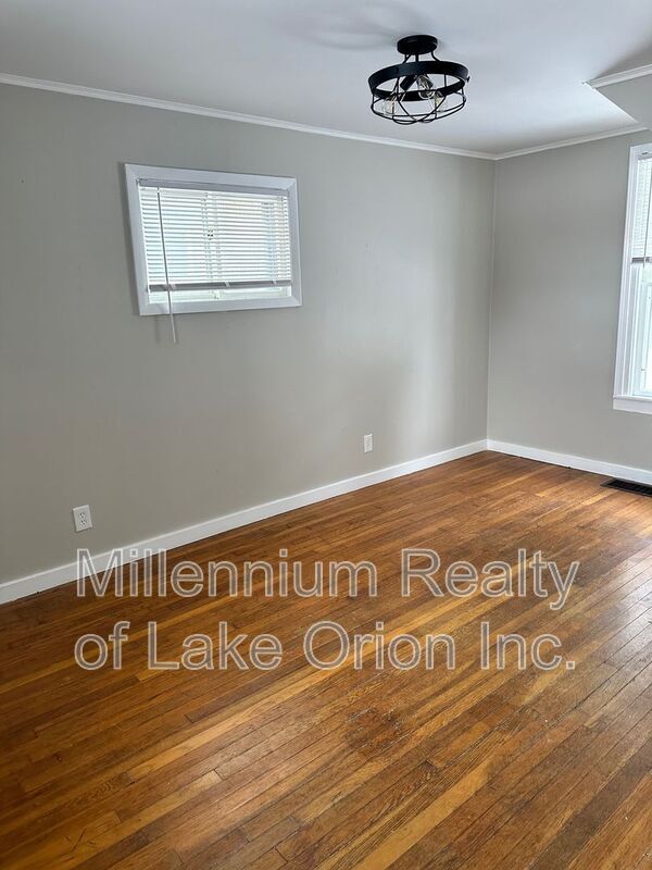 Building Photo - 734 W Oregon St