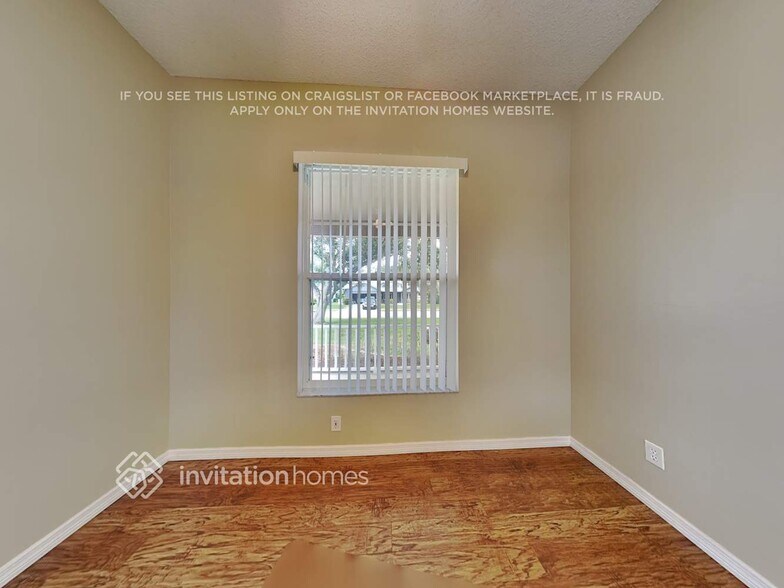 Building Photo - 11126 2nd Ave E