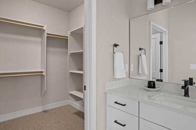 Building Photo - West Valley Luxury Townhome