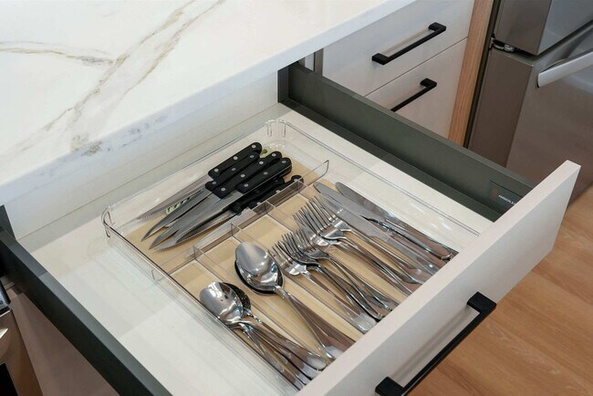 Building Photo - 2344 W Polk St