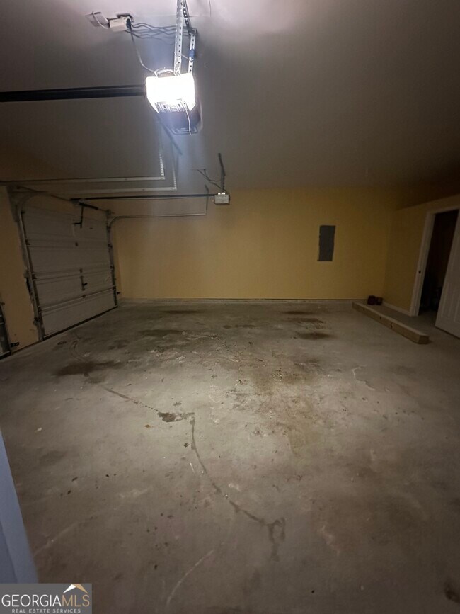 Building Photo - 1943 Oakbluff Way SW