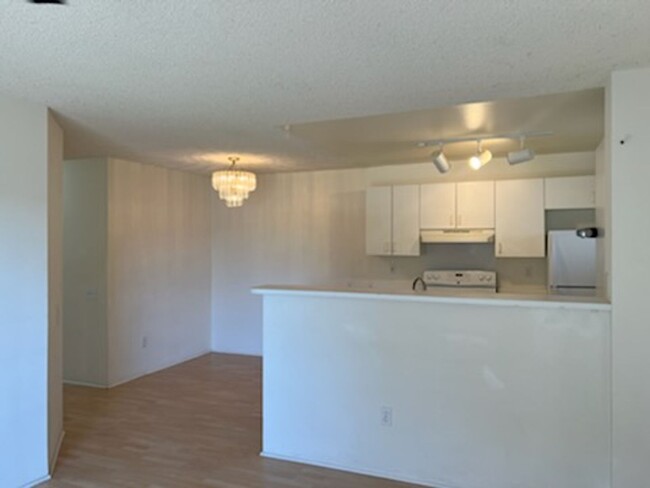 Building Photo - 2 Bedroom / 1.5 Bath upstairs unit in Ewa ...