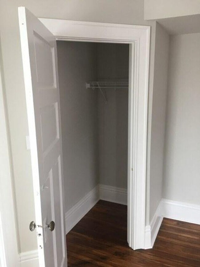 Building Photo - 1131