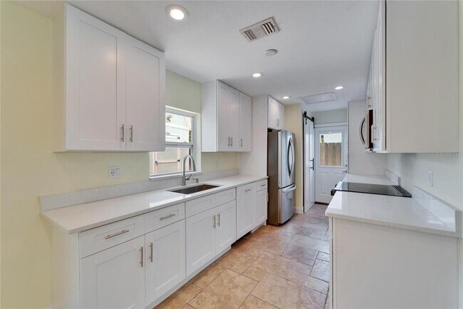 Building Photo - 8702 Driftwood Dr