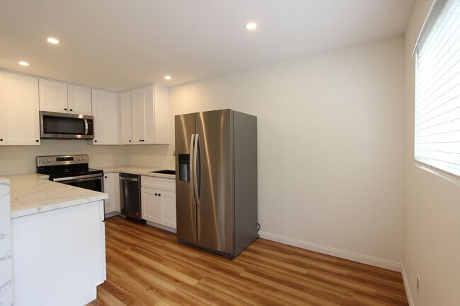 Building Photo - 3532 Meade Ave
