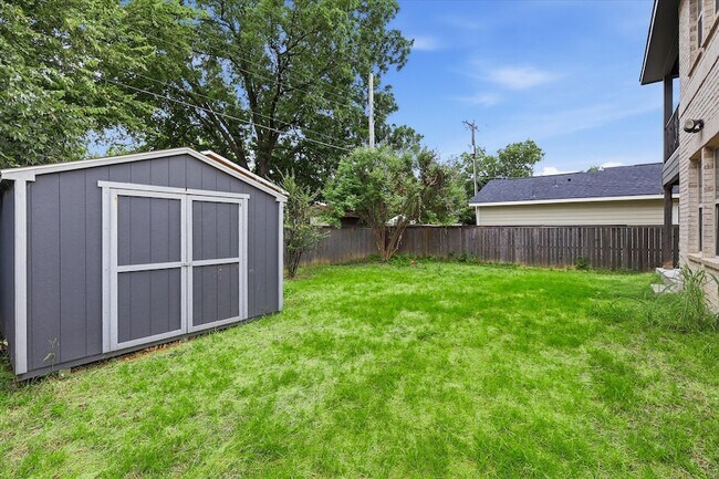 Building Photo - 1804 Glenmore Ave