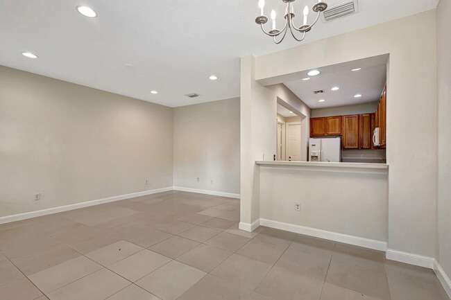 Building Photo - 975 Millbrae Ct