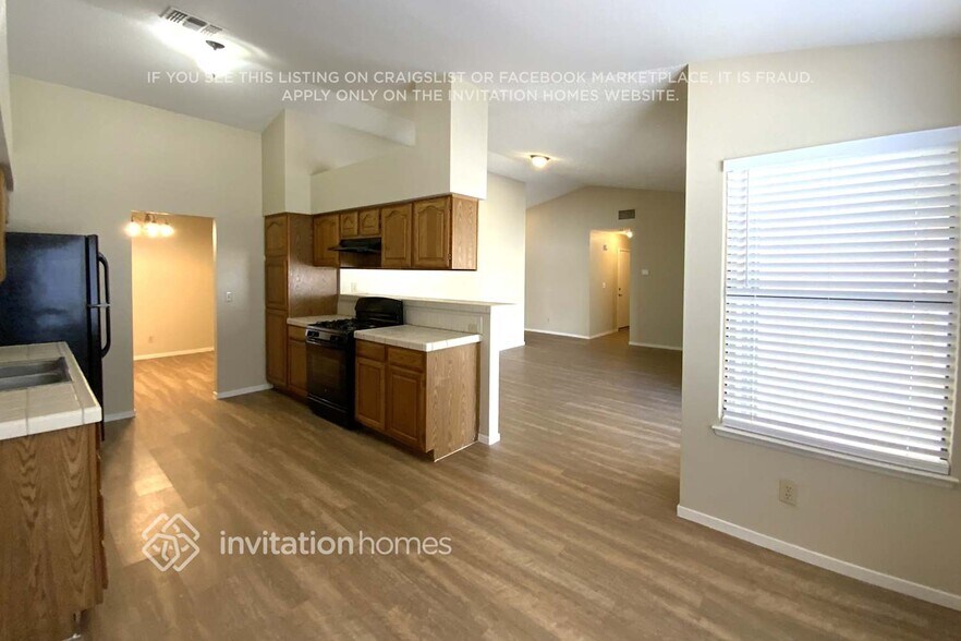 Building Photo - 4920 Evergreen Glen Dr