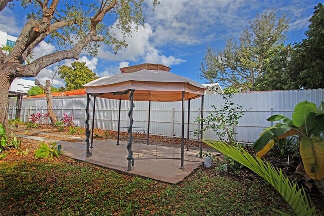 Building Photo - 1744 SW 22nd Terrace