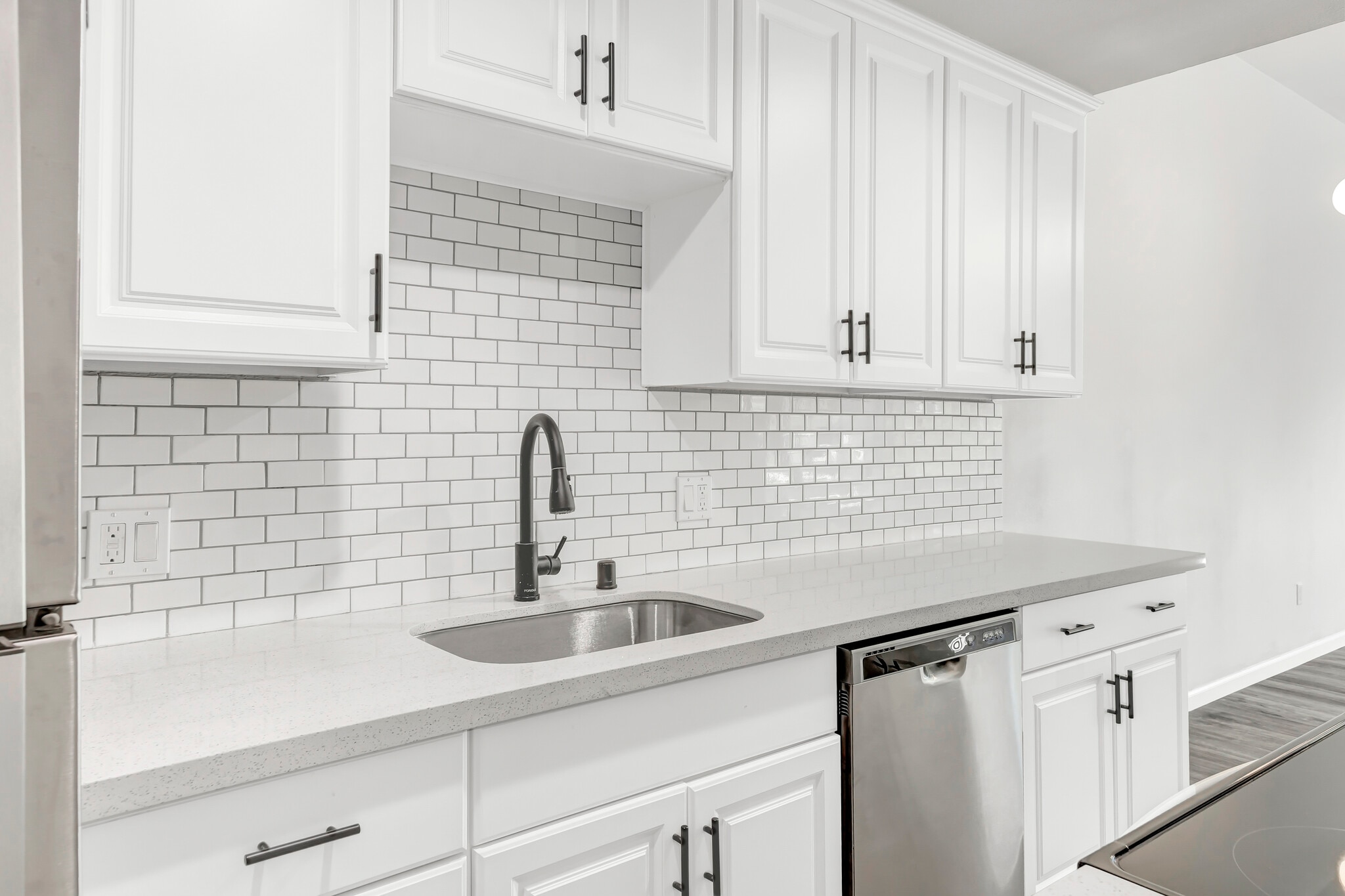 Building Photo - 10607 Des Moines Memorial Dr S