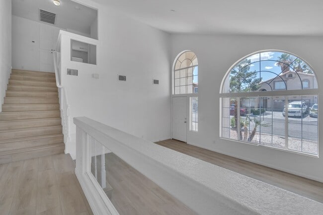 Building Photo - Beautiful Home in West with 4 bedrooms/3 b...