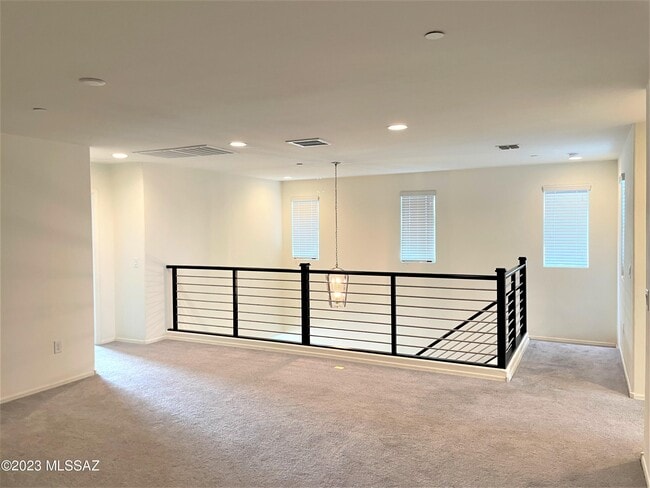 Building Photo - 9450 N Andrina Dr