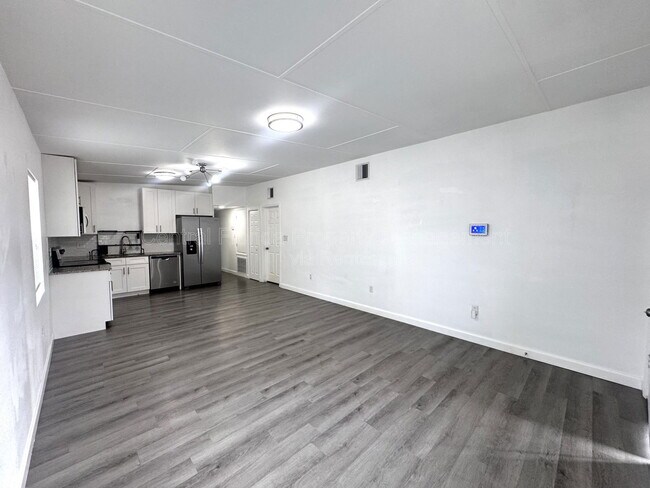 Building Photo - 1504 W 18th St