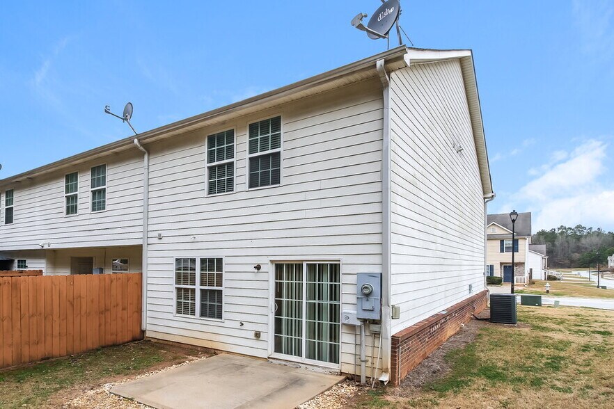 Building Photo - 1752 Old Dogwood