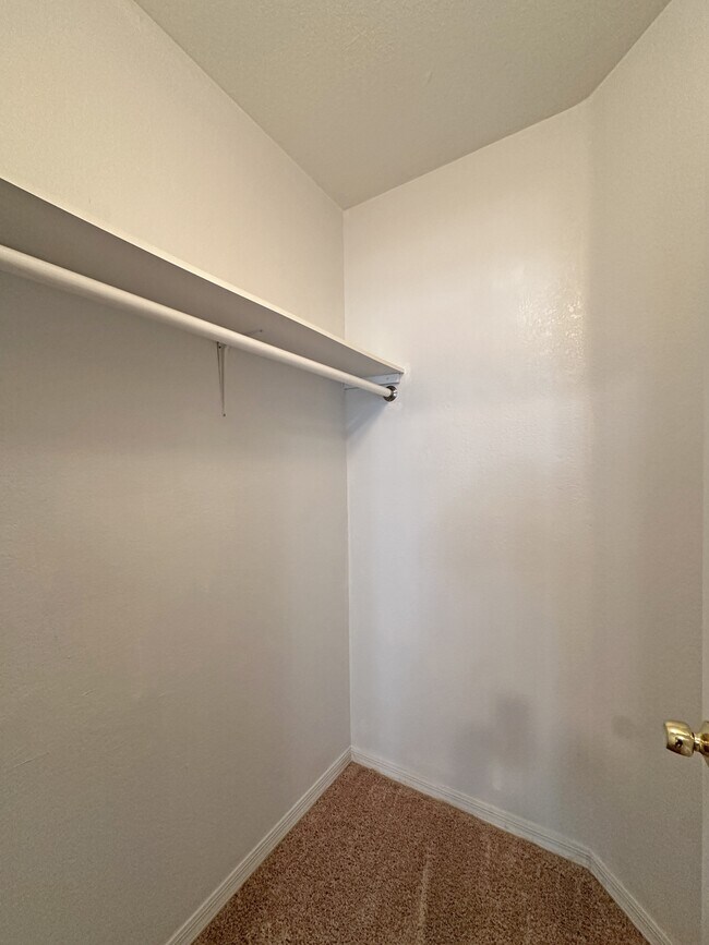 Building Photo - 110 SW Peacock Blvd