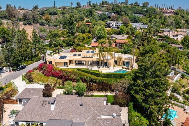 Building Photo - 10272 Overhill Dr