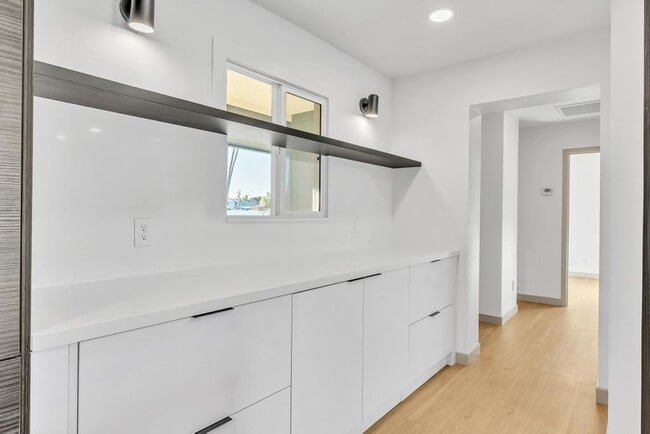 Building Photo - Completely Remodeled 6 bedroom/4 bath Home with New Pool