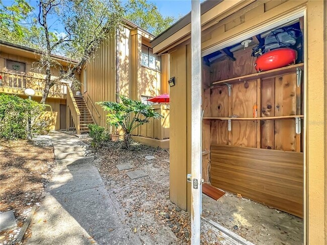 Building Photo - 233 Crown Oaks Way