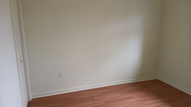 Building Photo - First Floor, 1 Bedroom, 1 Bath Condo, with...