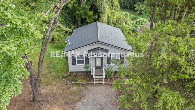Building Photo - 2-Bedroom Home Walking Distance to Longwood University