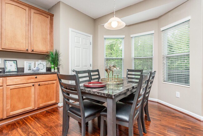 Building Photo - 7862 Waggoner Trace Dr
