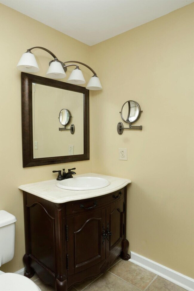 Building Photo - 1051 Chinoe Rd