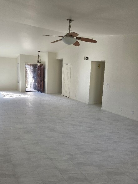 Building Photo - 8720 W Diana Ave