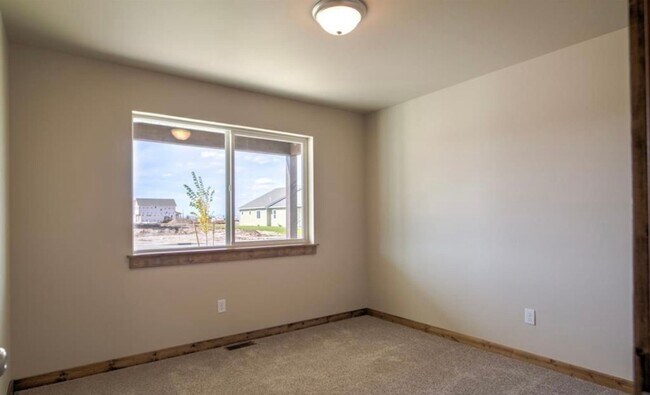 Building Photo - Spacious 3BR/2BA Home in Quiet Belgrade Neighborhood with Fenced Backyard & Garage