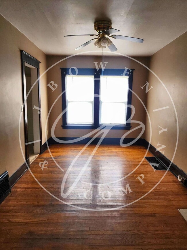 Building Photo - "Charming 2-Bedroom Townhouse on East Broa...