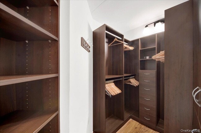 Building Photo - 500 High Point Dr