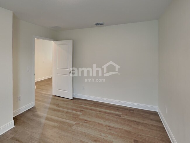 Building Photo - 5962 Pinewood Ests Dr