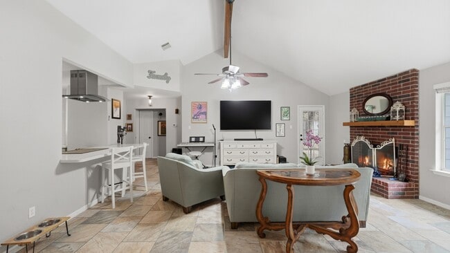 Building Photo - 19 Pebblebrook Ln