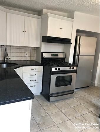 Building Photo - 22 Maverick St