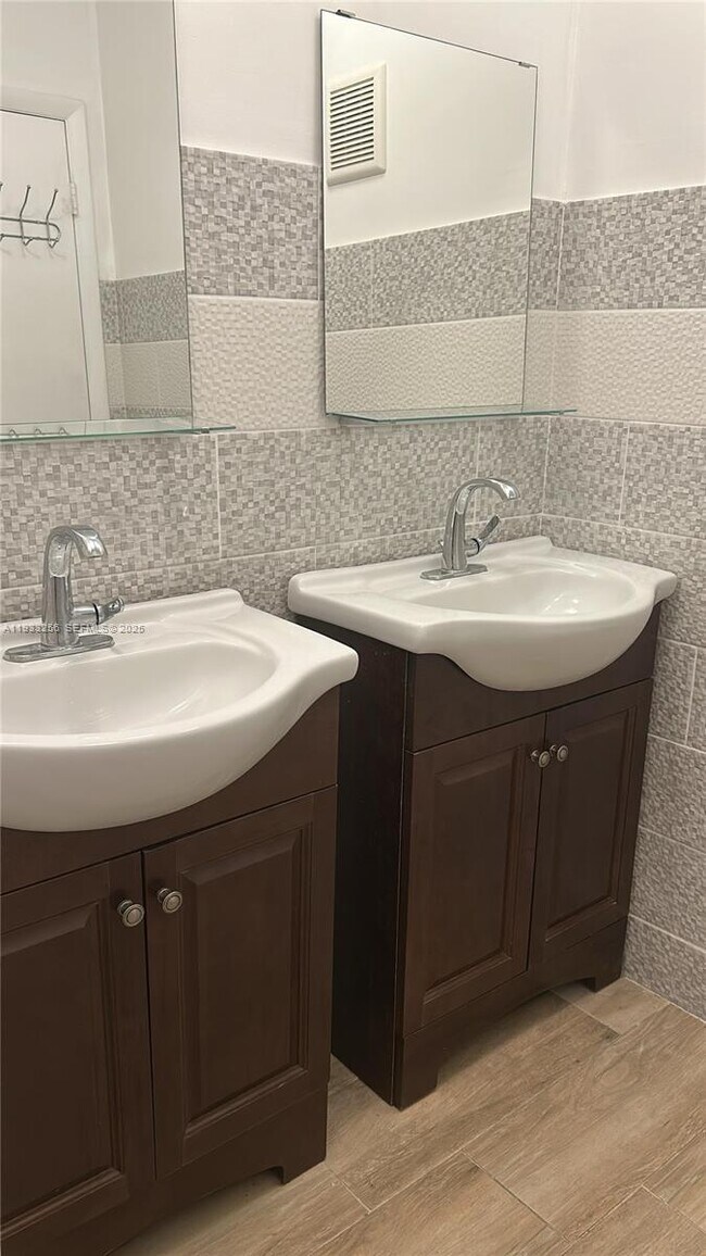 Building Photo - 215 SE 3rd Ave