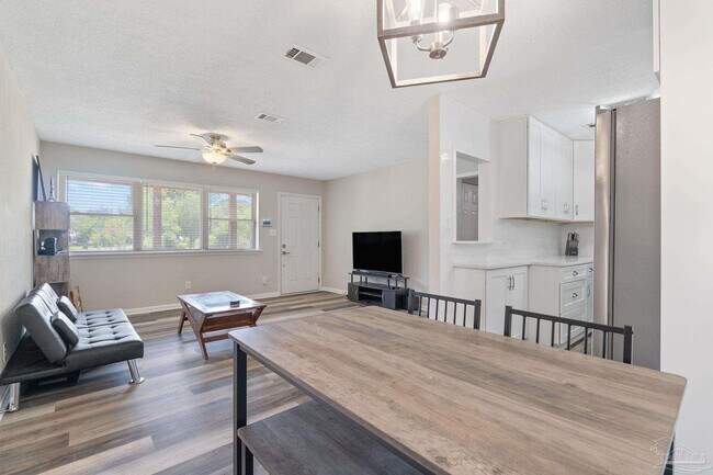 Building Photo - 8 Goodman Ln